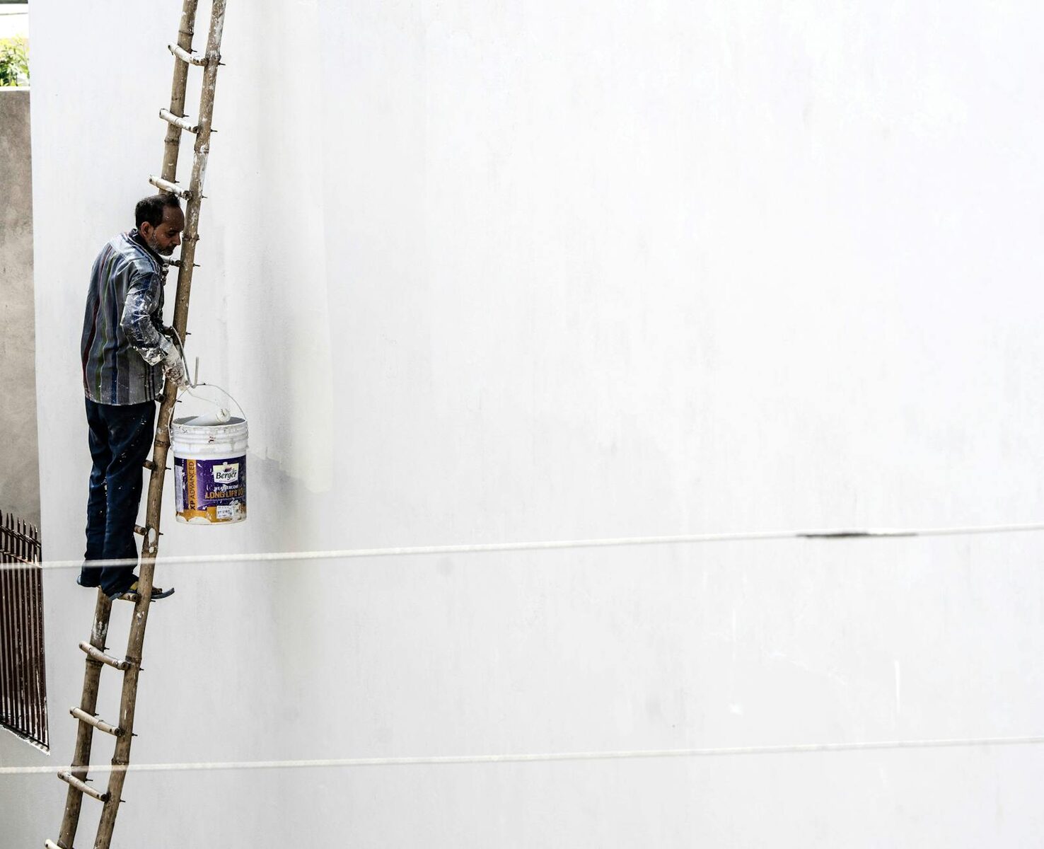 Pintando interior de vivienda